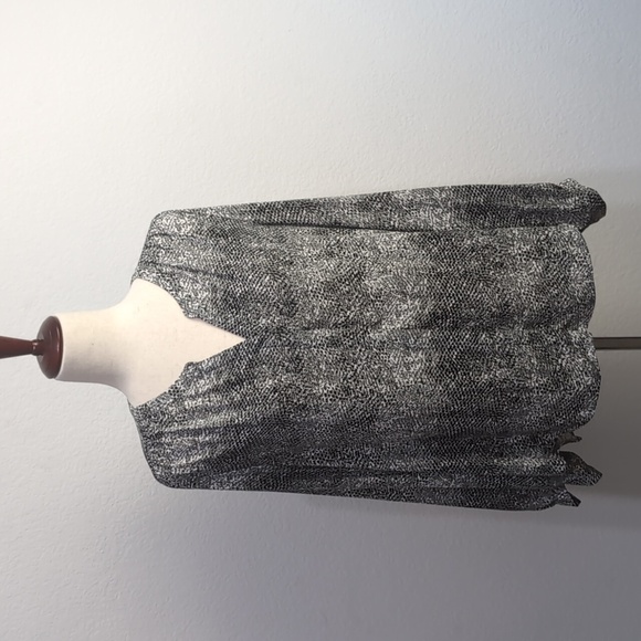 4/$12 Kenar Gray Snakeskin Print Long Sleeve Blouse Hidden Button Down sz Large - Picture 2 of 11